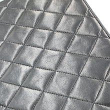 将图像加载到图库查看器中，CHANEL Pushlock ChainShoulder Bag BlackA03570 Lambskin
