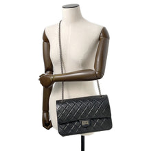将图像加载到图库查看器中，CHANEL 2.55 Chain Shoulder Bag BlackA37590 Aged Calf Leather Size 25
