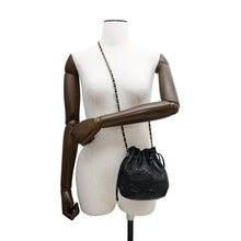 将图像加载到图库查看器中，CHANEL ChainDrawstring BagBag Black Lambskin
