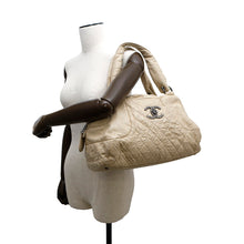 将图像加载到图库查看器中，CHANEL CC Logo Travel Bag Beige Leather
