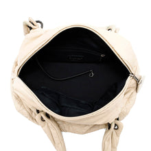 将图像加载到图库查看器中，CHANEL CC Logo Travel Bag Beige Leather
