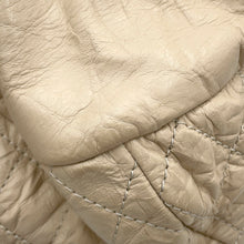 将图像加载到图库查看器中，CHANEL CC Logo Travel Bag Beige Leather

