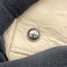 将图像加载到图库查看器中，CHANEL CC Logo Travel Bag Beige Leather
