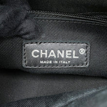 将图像加载到图库查看器中，CHANEL CC Logo Travel Bag Beige Leather
