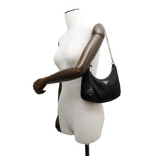 将图像加载到图库查看器中，PRADA Re-Edition 2005 Re-Nylon Shoulder Bag Black1BH204 Nylon
