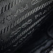 将图像加载到图库查看器中，PRADA Re-Edition 2005 Re-Nylon Shoulder Bag Black1BH204 Nylon
