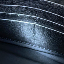 将图像加载到图库查看器中，Berluti Nino Volume Clutch Bag Black/Pink Leather
