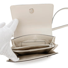 将图像加载到图库查看器中，GUCCI GG-embossed messenger bag White625782 Leather
