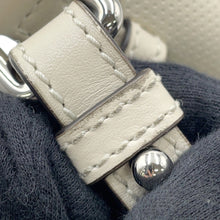 将图像加载到图库查看器中，GUCCI GG-embossed messenger bag White625782 Leather
