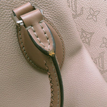 Load image into Gallery viewer, LOUIS VUITTON Omea Galet/BrownM55031 Monogram Mahina
