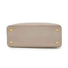 Load image into Gallery viewer, LOUIS VUITTON Capucines GaletM42253 Taurillon Leather Size MM
