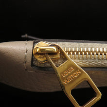 Load image into Gallery viewer, LOUIS VUITTON Capucines GaletM42253 Taurillon Leather Size MM
