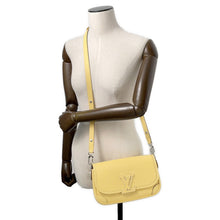 将图像加载到图库查看器中，LOUIS VUITTON Busi NM YellowM22618 Epi Leather
