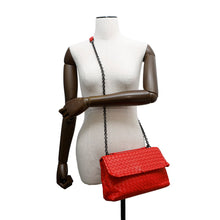 将图像加载到图库查看器中，Bottega Veneta INTRECCIATO Olympia Chainshoulder Bag Red Leather
