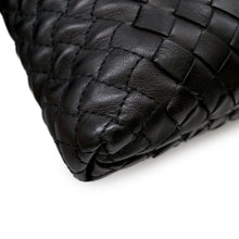 将图像加载到图库查看器中，Bottega Veneta INTRECCIATO Shoulder Bag Black Leather
