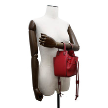 将图像加载到图库查看器中，LOEWE Hammock Drawstring Shoulder Bag Raspberry314.12.V07 Leather Size Mini
