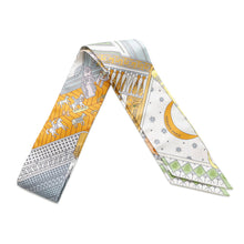 Load image into Gallery viewer, HERMES Twilly Objets de Curiosite Grease bleuette/Meal/Blanc Silk100%
