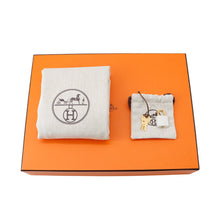 Load image into Gallery viewer, HERMES Picotin Lock Eclat New White/Sesame Taurillon Clemence Swift Leather Size PM

