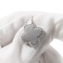 将图像加载到图库查看器中，Van Cleef &amp; Arpels Vintage Alhambra 1PDNecklace Holiday 2022 CollectionVCARP9RU00 18K White Gold
