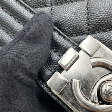Load image into Gallery viewer, CHANEL Boy Chanel BlackA67086 Caviar Leather Size 25
