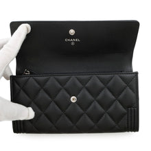 将图像加载到图库查看器中，CHANEL Boy Chanel Long Flap Wallet BlackA80286 Caviar Leather
