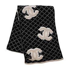 将图像加载到图库查看器中，CHANEL Stitched CC Logo Reversible Large Scarf 22B Black/Ivory Wool 58% Cashmere33% Silk8% Nylon1%
