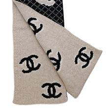 将图像加载到图库查看器中，CHANEL Stitched CC Logo Reversible Large Scarf 22B Black/Ivory Wool 58% Cashmere33% Silk8% Nylon1%
