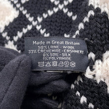 将图像加载到图库查看器中，CHANEL Stitched CC Logo Reversible Large Scarf 22B Black/Ivory Wool 58% Cashmere33% Silk8% Nylon1%
