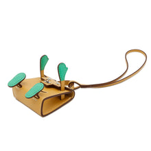 将图像加载到图库查看器中，HERMES Bijoux De Sac Kelly Doll Bag Charm Natural/Vert/Vert Fizz Tadelakt Leather
