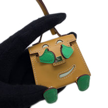 将图像加载到图库查看器中，HERMES Bijoux De Sac Kelly Doll Bag Charm Natural/Vert/Vert Fizz Tadelakt Leather
