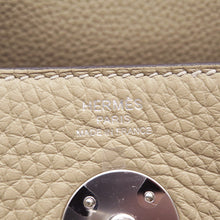 Load image into Gallery viewer, HERMES Lindy Trench/Etoupe Taurillon Clemence Size 26
