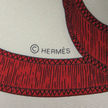 Load image into Gallery viewer, HERMES Carre EPERON D&#39;OR Apron D&#39;or Size 90 Caramel/Creme Silk100%

