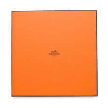 Load image into Gallery viewer, HERMES Carre EPERON D&#39;OR Apron D&#39;or Size 90 Caramel/Creme Silk100%
