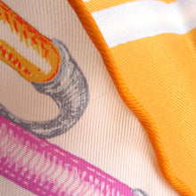 将图像加载到图库查看器中，HERMES Carre Chevaloscope Neon Chevalscope Neon Size 45 White/Apricot/Rose Silk100%
