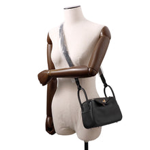 将图像加载到图库查看器中，HERMES Lindy Black Swift Leather Size Mini
