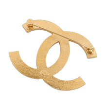 Load image into Gallery viewer, CHANEL CC Logo Bicolor Brooch Gold/BlackABC500 Metal
