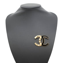 Load image into Gallery viewer, CHANEL CC Logo Bicolor Brooch Gold/BlackABC500 Metal
