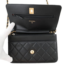 Load image into Gallery viewer, CHANEL Pearl Handle Chain Wallet BlackAP2272 Lambskin/Faux Pearl
