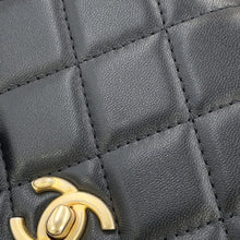 Load image into Gallery viewer, CHANEL Pearl Handle Chain Wallet BlackAP2272 Lambskin/Faux Pearl
