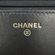 Load image into Gallery viewer, CHANEL Pearl Handle Chain Wallet BlackAP2272 Lambskin/Faux Pearl
