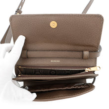 将图像加载到图库查看器中，BALENCIAGA The Hacker Project Shoulder Wallet Beige/Brown680131 PVC/Leather
