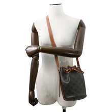 将图像加载到图库查看器中，CELINE Triomphe Drawstring bucket bag Tan191142 PVC Leather Size Small
