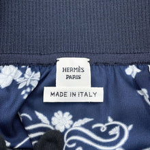 Load image into Gallery viewer, HERMES Sleeveless twill knit sweater with &quot;Bride de Gala en Fleur&quot; print Size 36 Navy Silk100%
