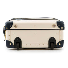 将图像加载到图库查看器中，GLOBE TROTTER Safari Carry Case Ivory/Navy Vulcanized Fiber Leather
