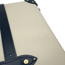 将图像加载到图库查看器中，GLOBE TROTTER Safari Carry Case Ivory/Navy Vulcanized Fiber Leather
