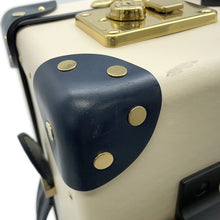 将图像加载到图库查看器中，GLOBE TROTTER Safari Carry Case Ivory/Navy Vulcanized Fiber Leather
