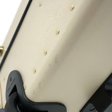 将图像加载到图库查看器中，GLOBE TROTTER Safari Carry Case Ivory/Navy Vulcanized Fiber Leather
