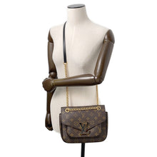 将图像加载到图库查看器中，LOUIS VUITTON Passy RedM45592 Monogram
