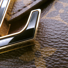 将图像加载到图库查看器中，LOUIS VUITTON Passy RedM45592 Monogram
