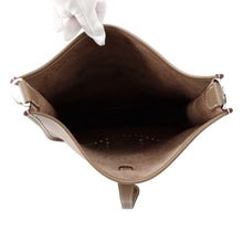 将图像加载到图库查看器中，HERMES Evelyne3 Etoupe Taurillon Clemence Size PM
